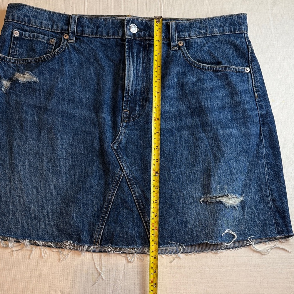Everlane Women's Denim Reconstructed Distressed Blue Mini Skirt Size 33 - Picture 7 of 10
